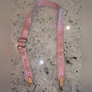 Pink Leather Shoulder Strap Gold Hardware – Needs Clip Repair